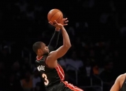 半岛体育注册-韦德宣布退役，结束篮球生涯