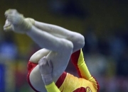 半岛体育下载-体操选手在自由体操项目中出人意料