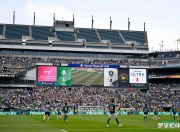 半岛体育官方-马德里德比激烈对抗，进球如雨使得比赛更加紧张