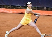 半岛体育竞技-国际足球界女运动员斩获赛场胜利