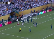 半岛体育登录入口-包含皇马后防线在比赛中暴露问题的词条