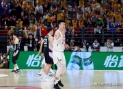 半岛体育竞技-上海男篮客场击败山东男篮，易建联表现出色