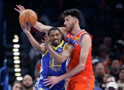 半岛体育官网app-篮网外线表现抢眼，助球队取得胜利