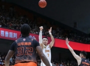 半岛体育地址-山东男篮士气高涨，连胜状态延续