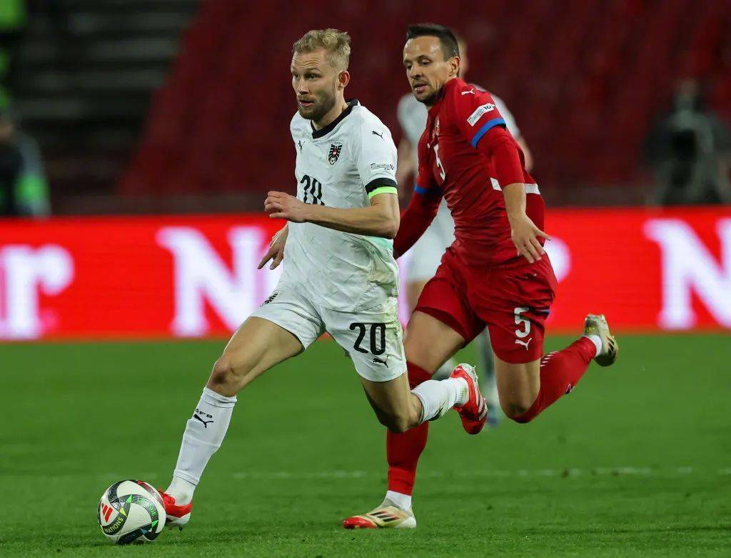 塞尔维亚队在激烈比赛中获得惊险胜利 塞尔维亚队在激烈比赛中获得惊险胜利