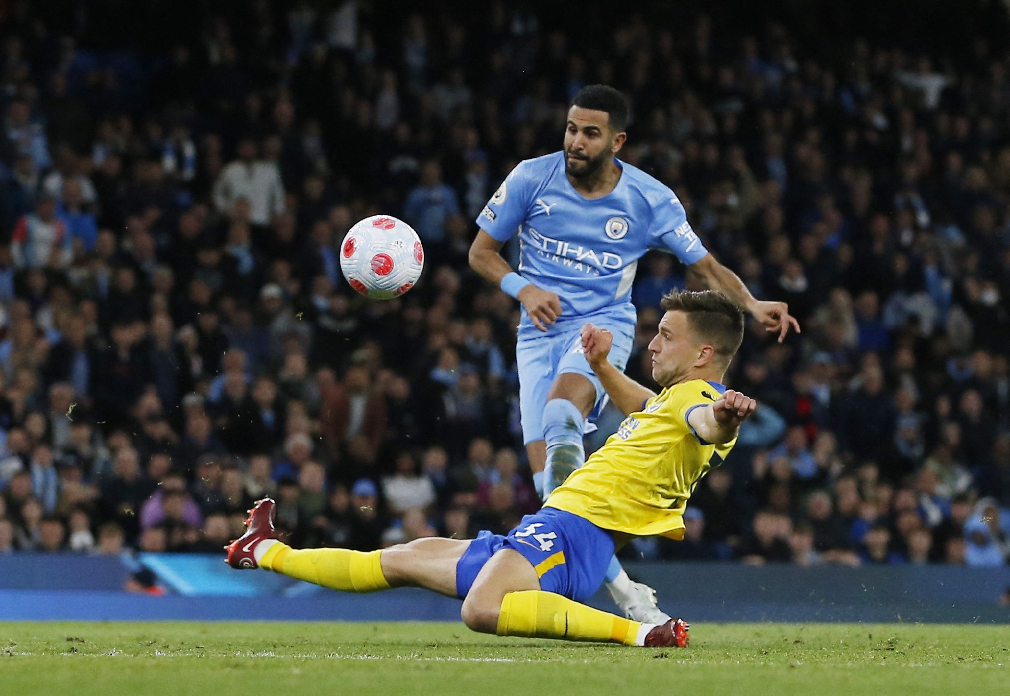 包含曼城中场压哨进球,继续保持胜利态势的词条 包含曼城中场压哨进球,继续保持胜利态势的词条