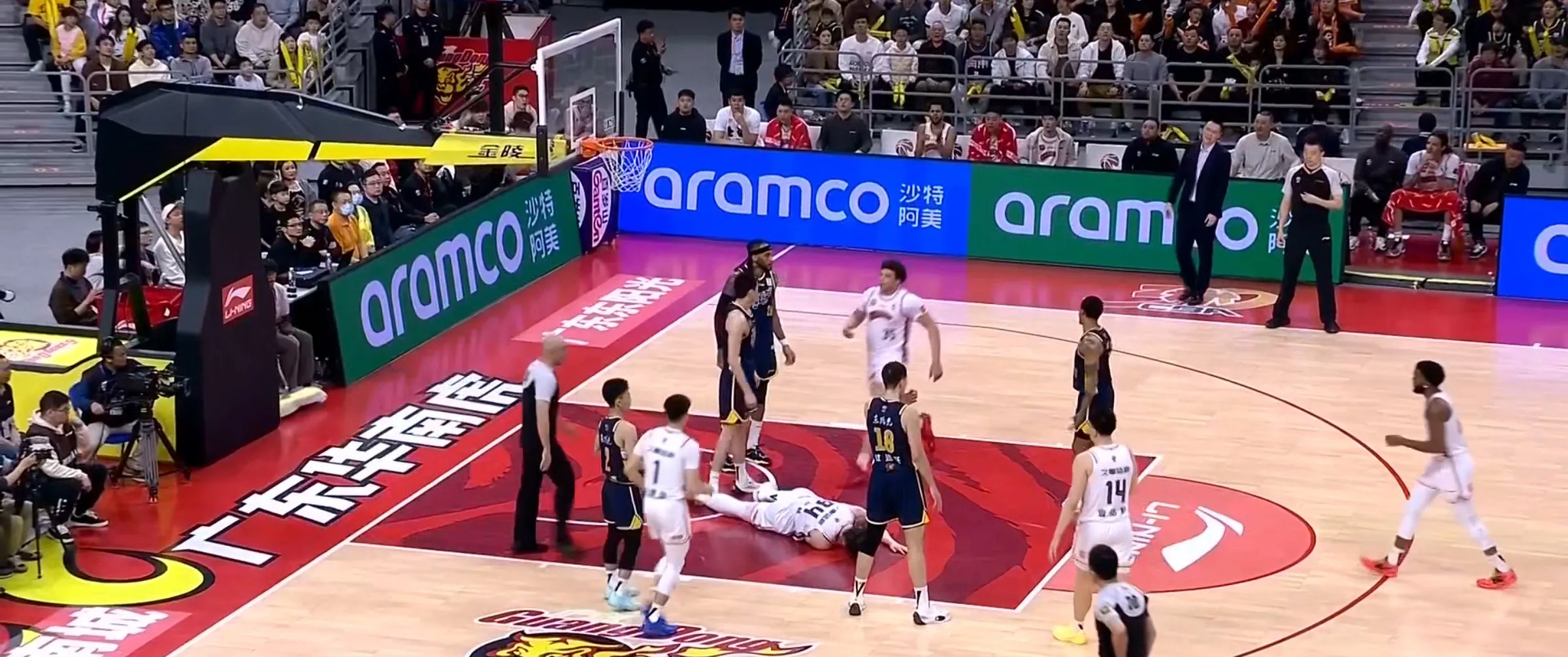 联赛争夺激烈,球队实力逐渐暴露的简单介绍 联赛争夺激烈,球队实力逐渐暴露的简单介绍