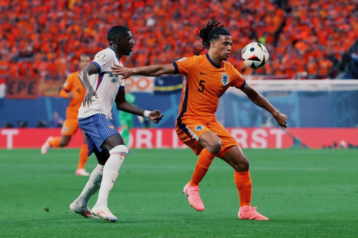 联赛争夺激烈,球队实力逐渐暴露的简单介绍 联赛争夺激烈,球队实力逐渐暴露的简单介绍