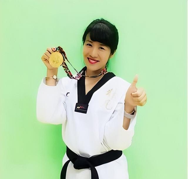 包含跆拳道比赛俄罗斯选手力克对手,毫无悬念夺魁的词条 包含跆拳道比赛俄罗斯选手力克对手,毫无悬念夺魁的词条