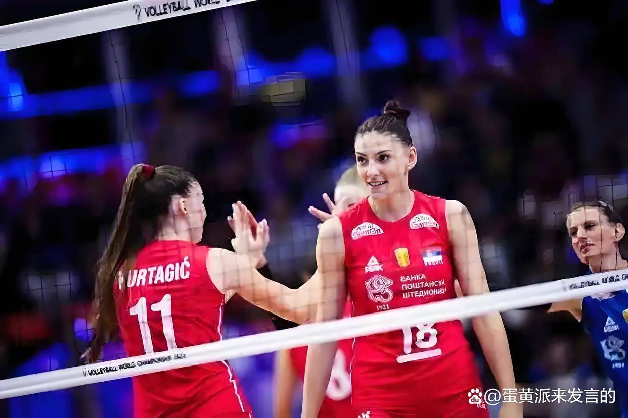 俄罗斯女子排球队携手晋级四强 俄罗斯女子排球队携手晋级四强