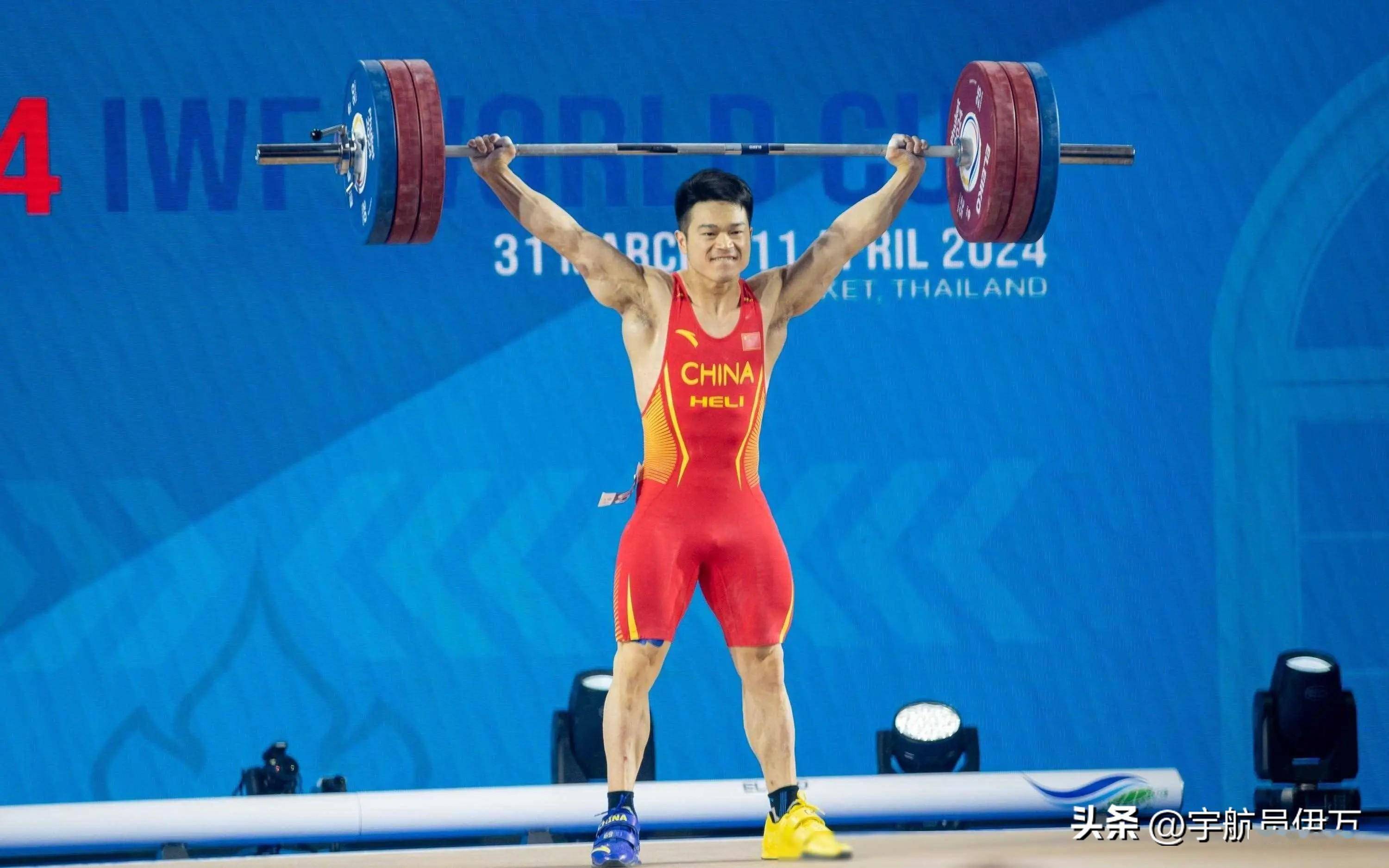 保加利亚举重选手刷新全国纪录 保加利亚举重选手刷新全国纪录