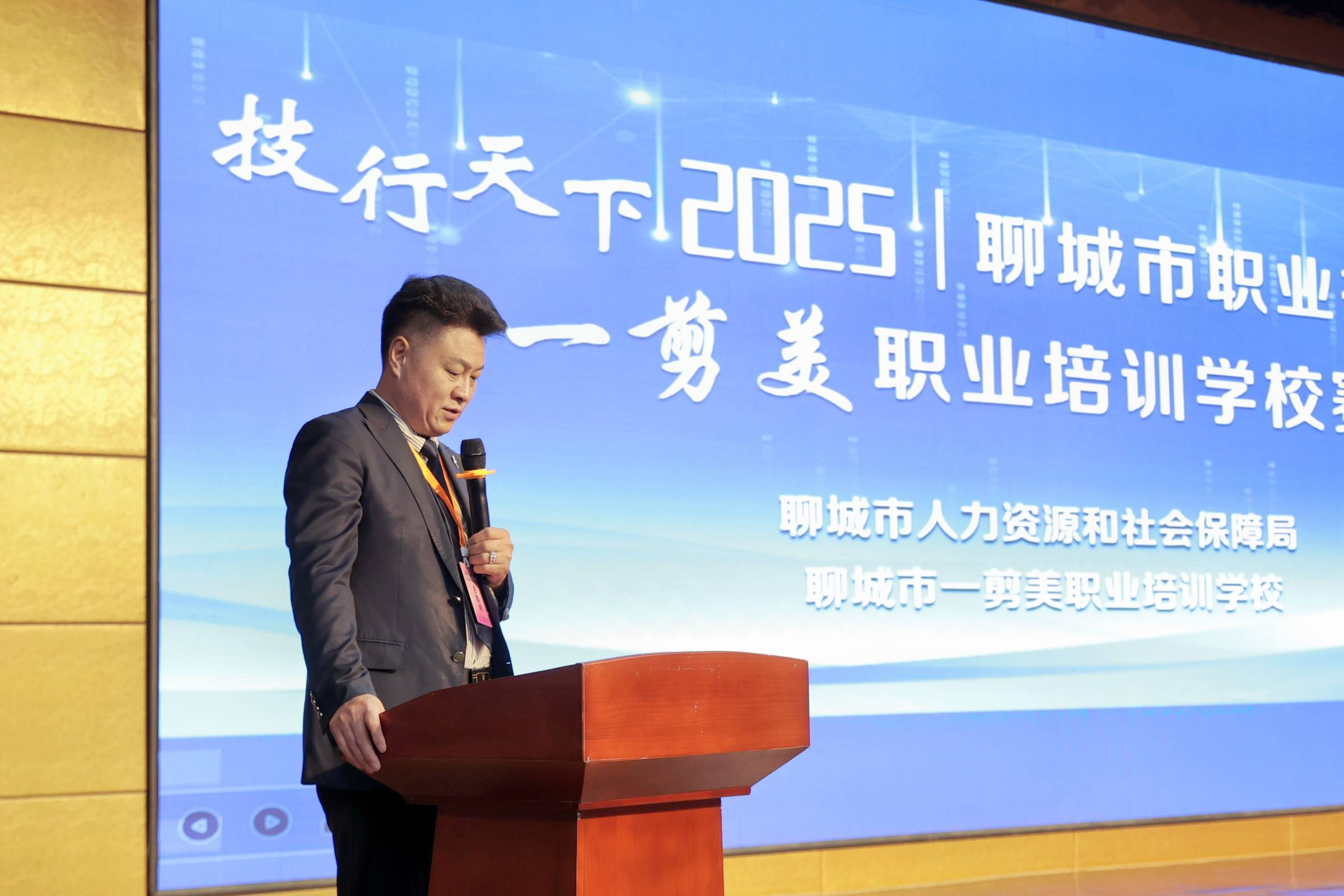 包含人整装待发,迎接新一轮比赛的词条 包含人整装待发,迎接新一轮比赛的词条