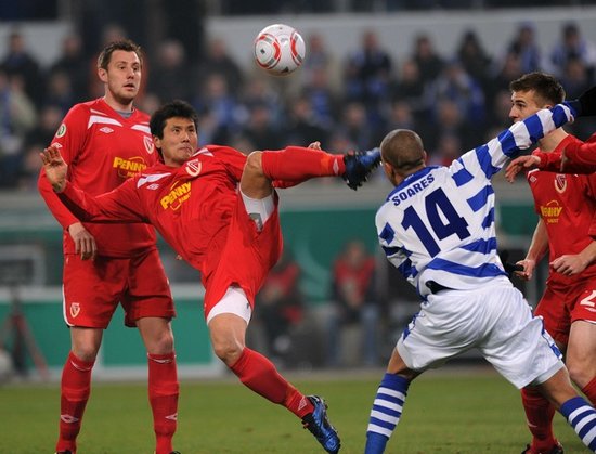 杜伊斯堡客场胜出,备受关注 杜伊斯堡客场胜出,备受关注