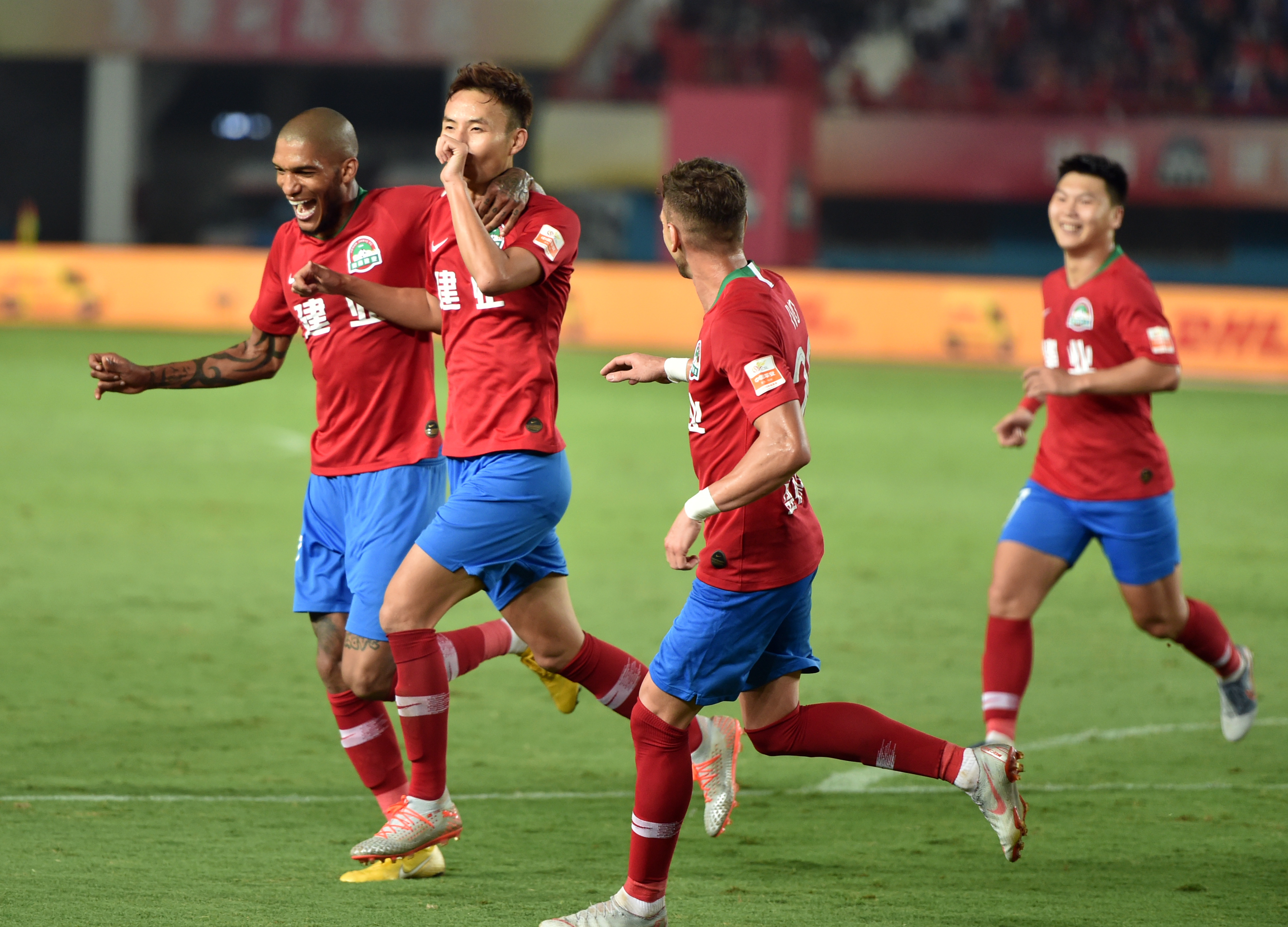 包含河南建业主场大胜华夏幸福,成功连胜积分飙升的词条 包含河南建业主场大胜华夏幸福,成功连胜积分飙升的词条