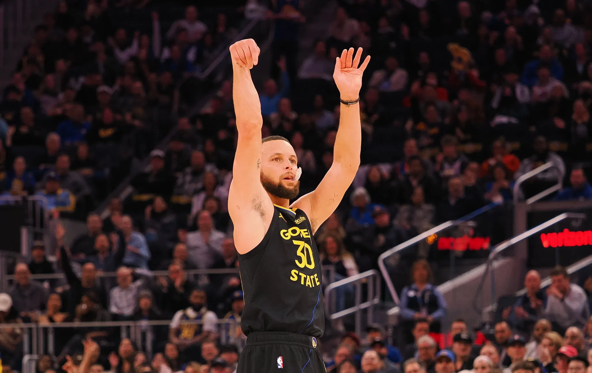 勇士豪取三连胜!库里砍下30+10领跑进攻的简单介绍 勇士豪取三连胜!库里砍下30+10领跑进攻的简单介绍