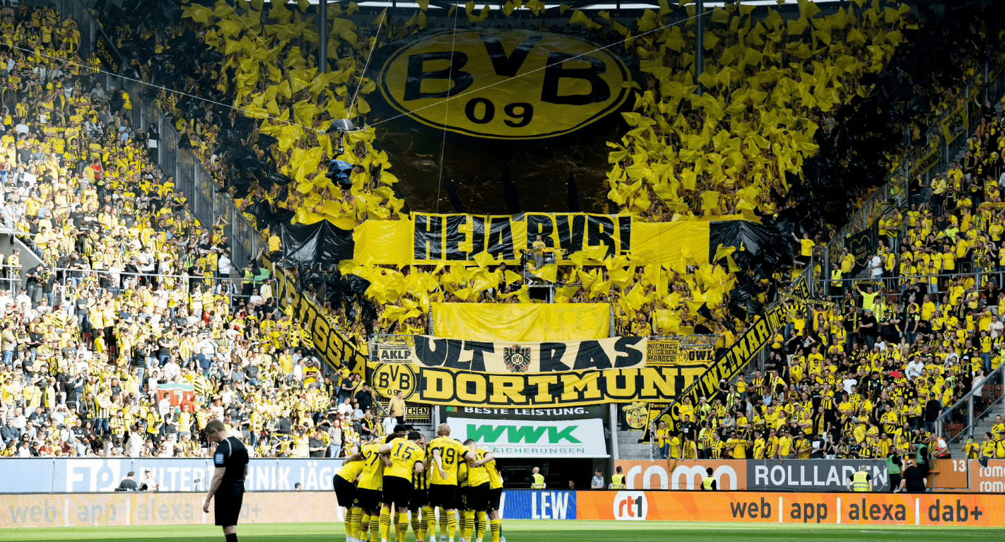 多特蒙德球员团结一致,轻松赢球 多特蒙德球员团结一致,轻松赢球