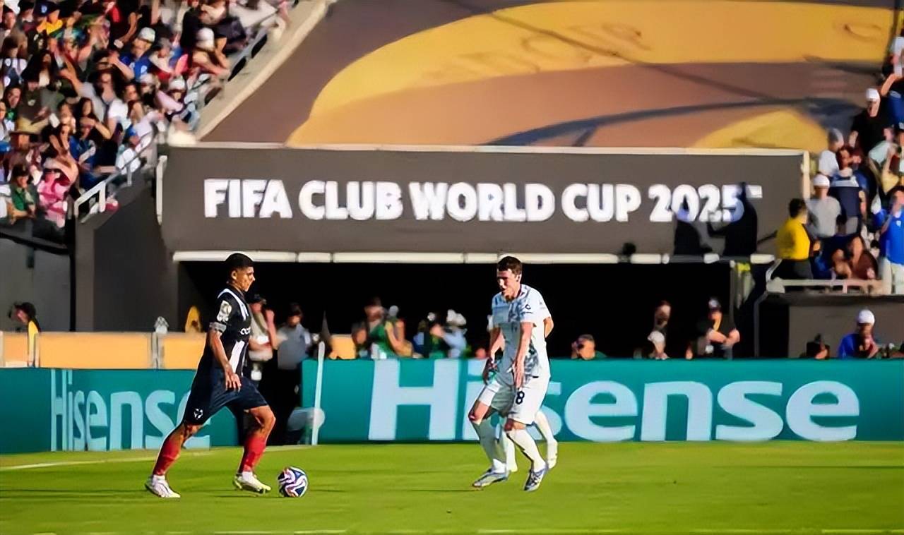 瑞士主场力保三分，晋级欧国联16强