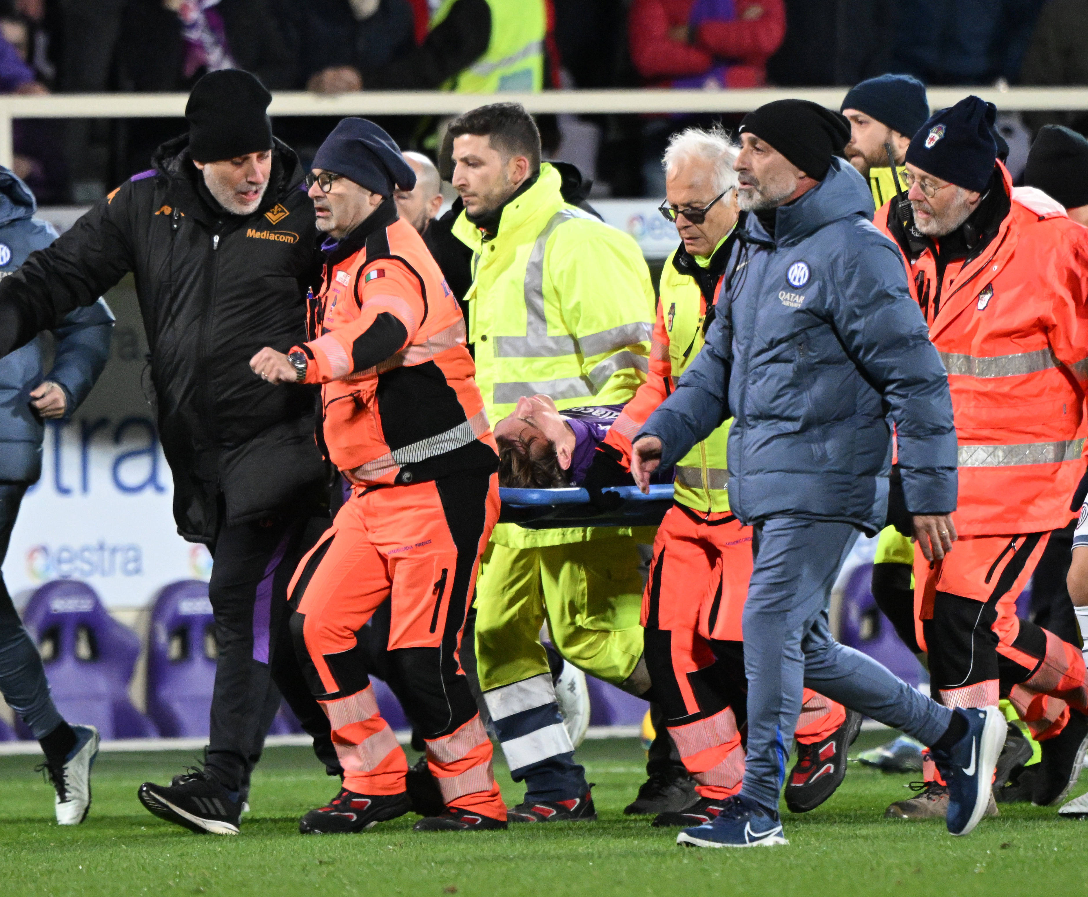 包含罗马球迷闹场事件，意甲风波不断，联赛形势动荡的词条