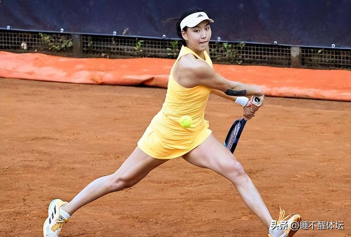 国际足球界女运动员斩获赛场胜利