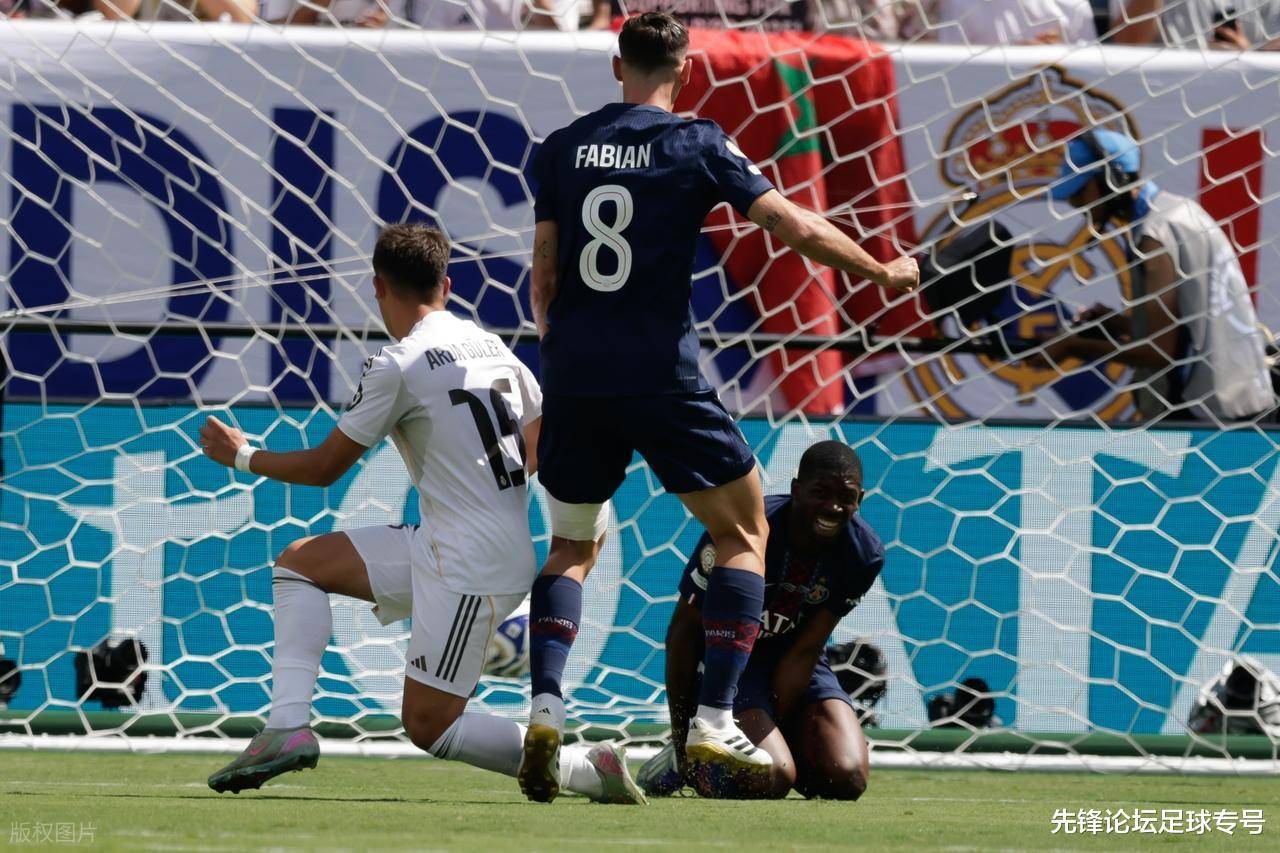 皇马球员表现低迷，连续射门被挡住