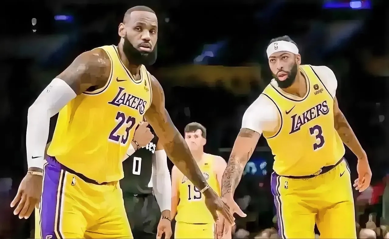 湖人内讧升级，詹姆斯与队友冲突
