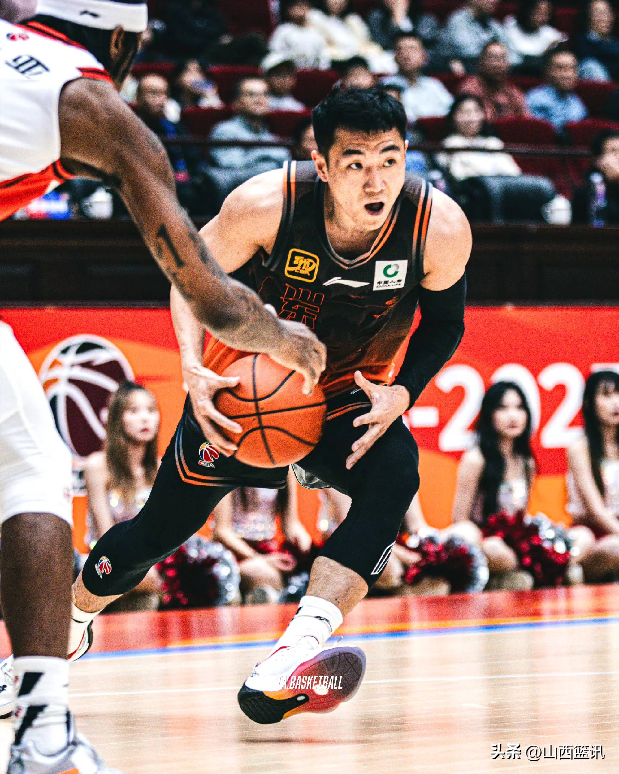 山西男篮连胜青岛，保持不败记录